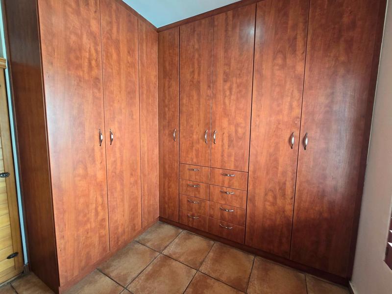 5 Bedroom Property for Sale in Golden Mile Western Cape